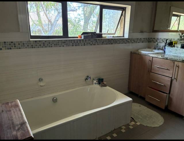 5 BEDROOM FREEHOLD FOR SALE IN CROYDON